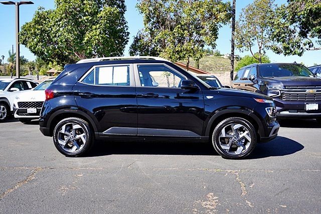 Certified 2026 Hyundai Venue SEL image 7