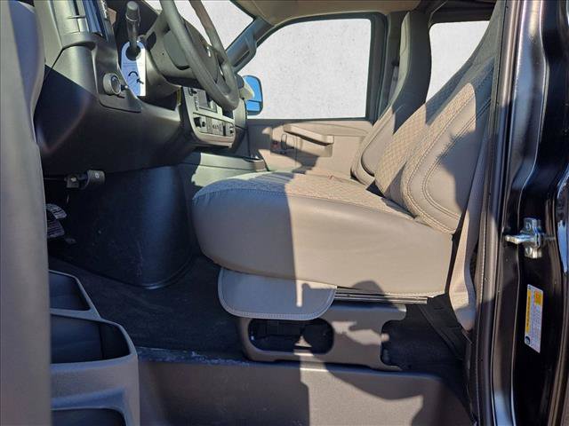 New 2027 Chevrolet Express 2500 LT w/ LT Preferred Equipment Group RWD image 4