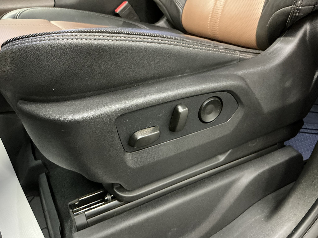 Used 2026 Chevrolet Silverado 1500 High Country AWD/4WD image 19