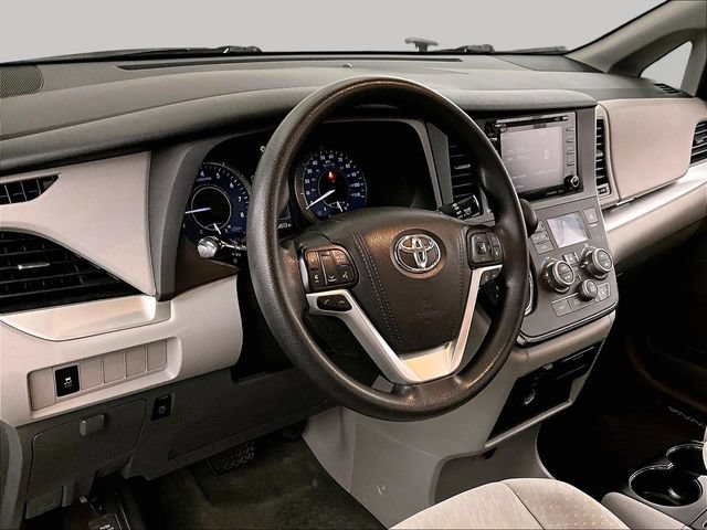 Used 2018 Toyota Sienna LE FWD image 13