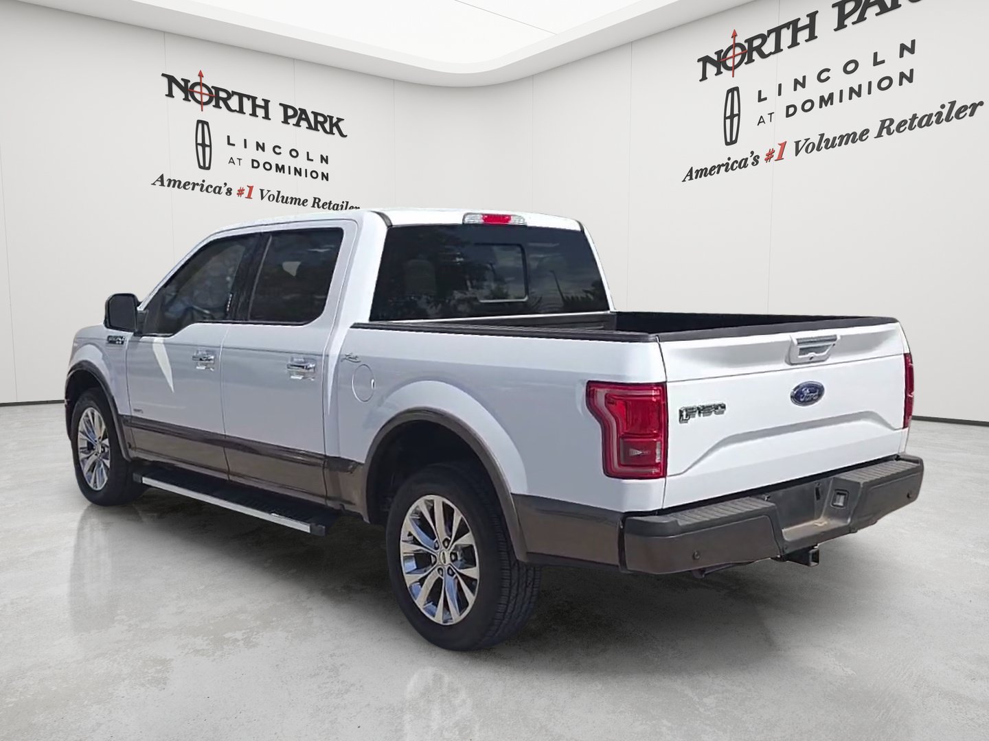 Used 2015 Ford F150 Lariat w/ Equipment Group 502A Luxury RWD image 4