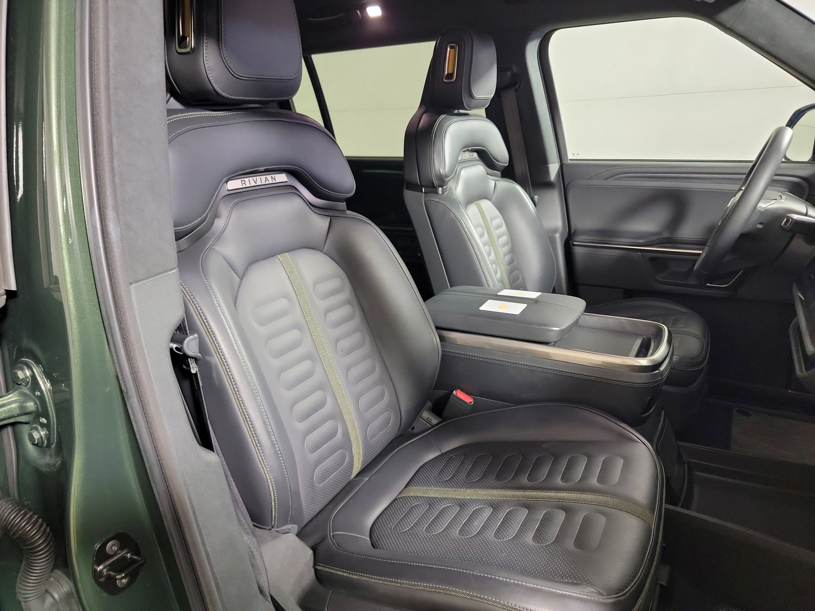 Used 2024 Rivian R1S Adventure AWD/4WD image 24