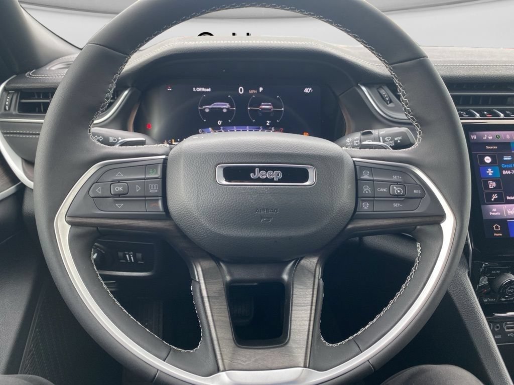 New 2025 Jeep Grand Cherokee L Limited w/ Black Appearance Package AWD/4WD image 33