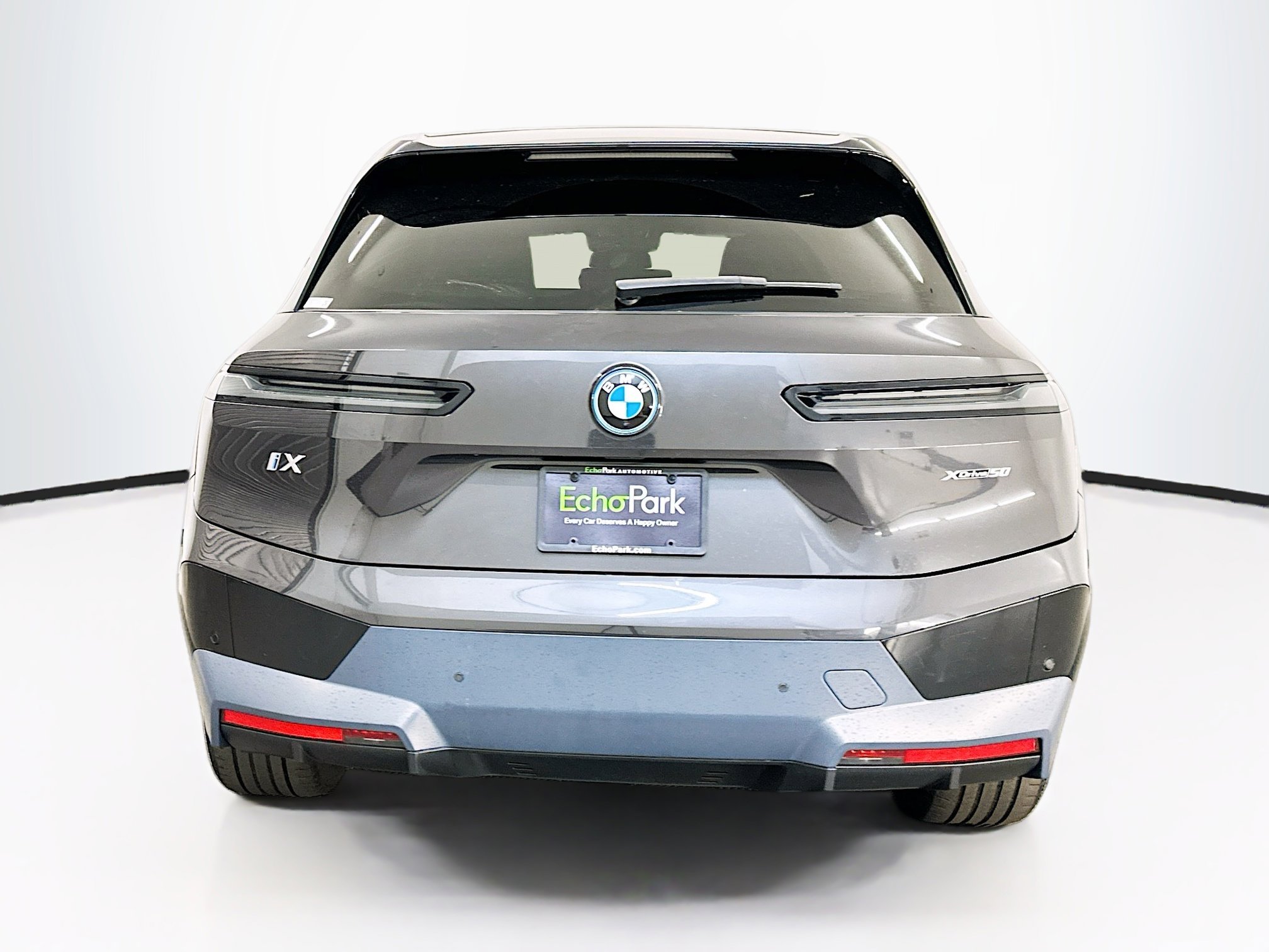 Used 2023 BMW iX xDrive50 w/ Sport Package AWD/4WD image 7