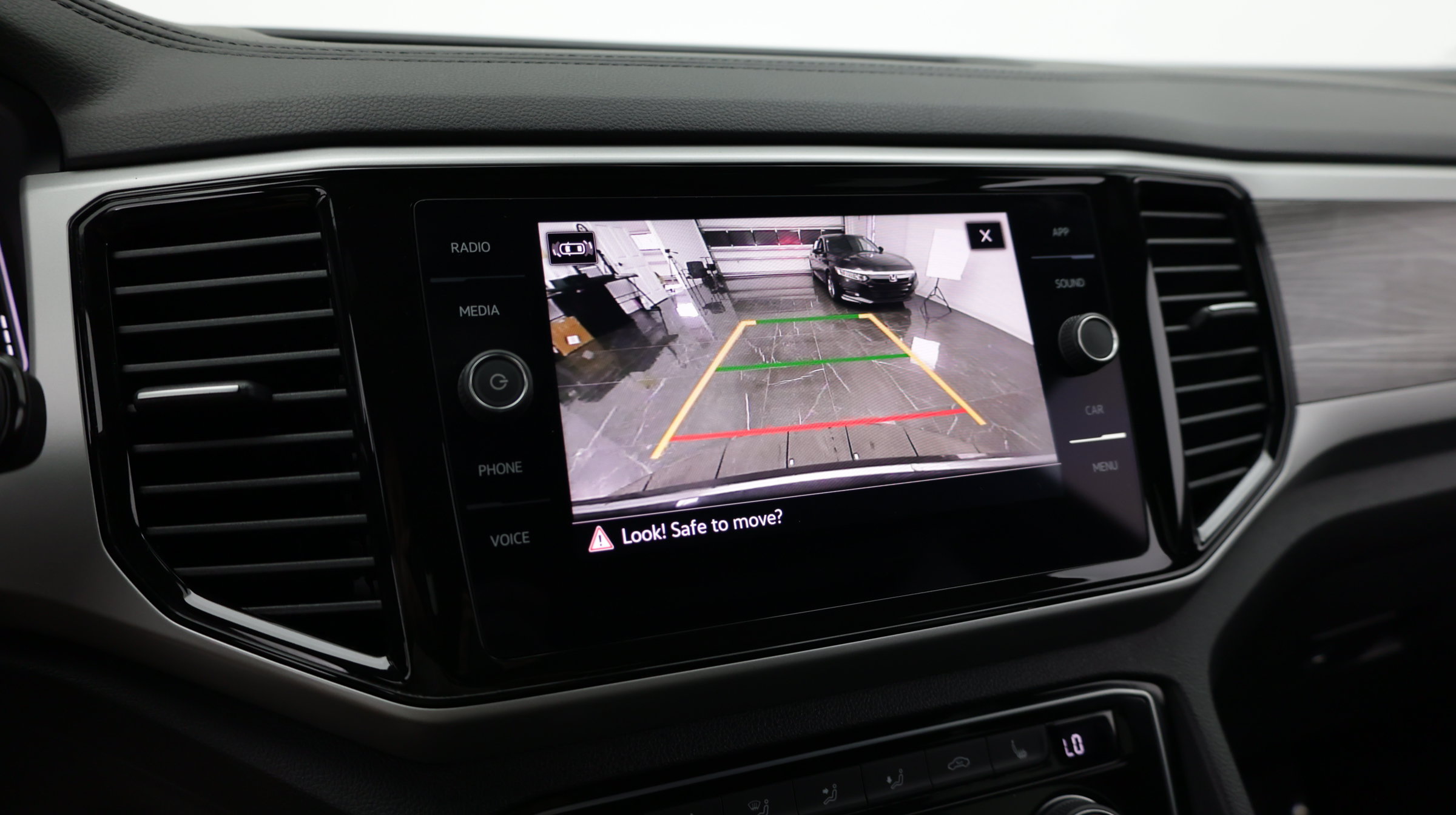 Used 2023 Volkswagen Atlas Cross Sport SE FWD image 18