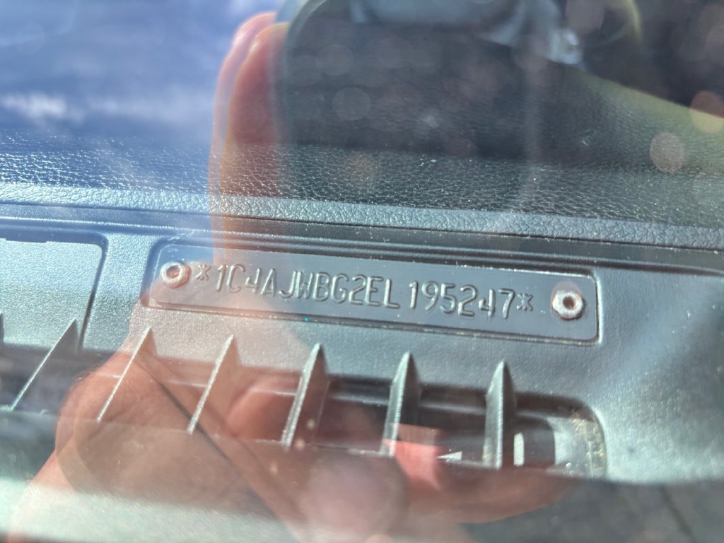 Used 2014 Jeep Wrangler Sahara w/ Connectivity Group AWD/4WD image 36