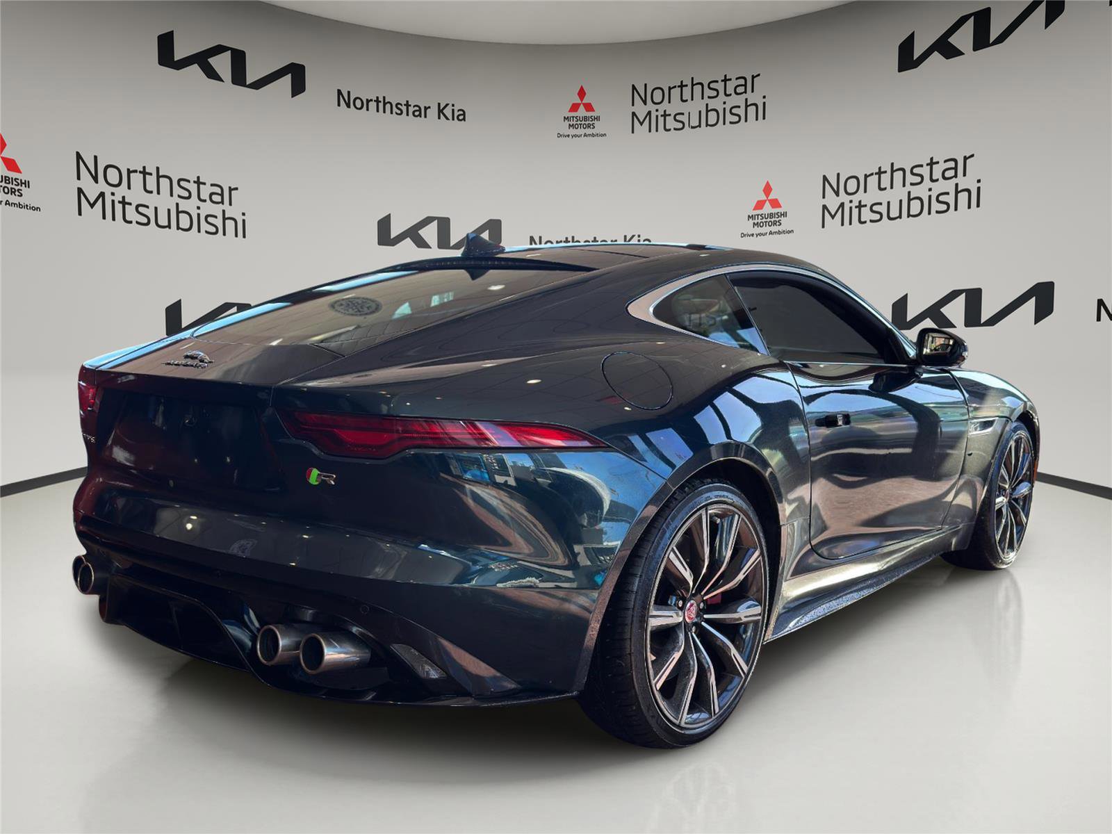 Used 2021 Jaguar F-TYPE R image 4