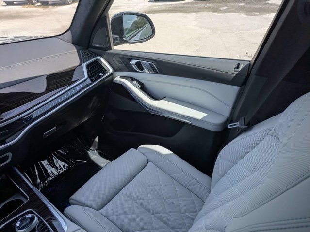 Used 2023 BMW X7 xDrive40i w/ Executive Package AWD/4WD image 18