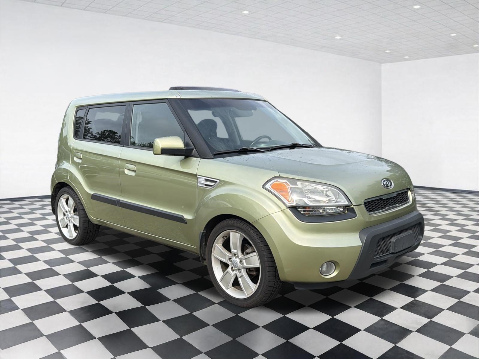 Used 2010 Kia Soul ! FWD image 3