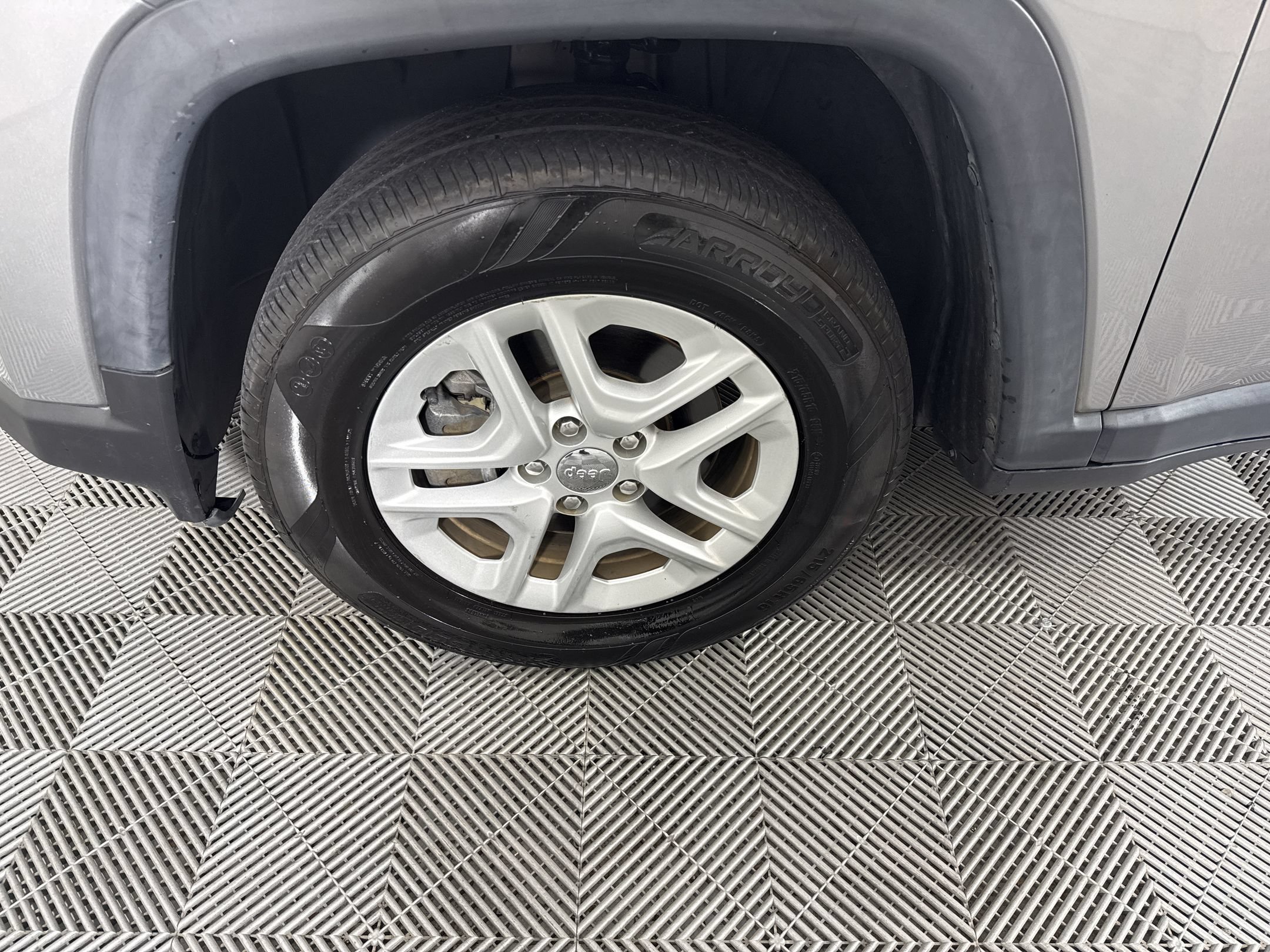 Used 2018 Jeep Compass Sport w/ Tech Group FWD image 12
