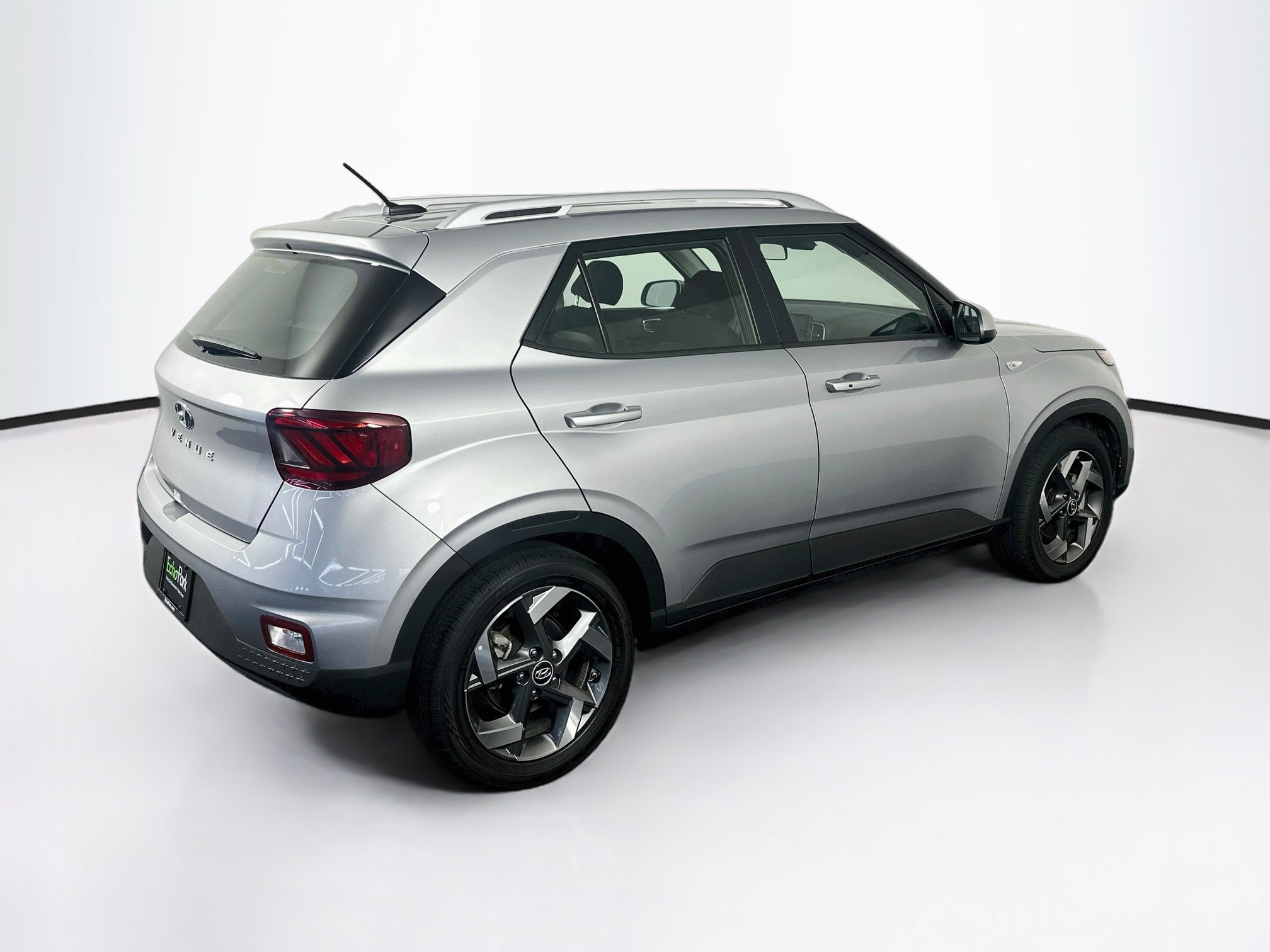 Used 2025 Hyundai Venue SEL FWD image 9
