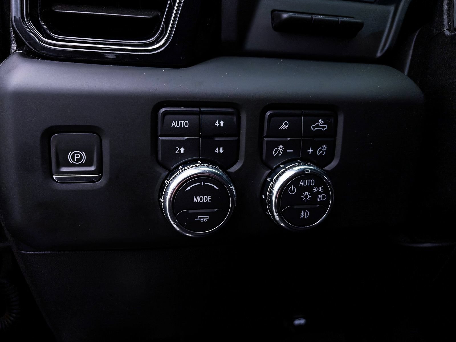 Used 2024 GMC Sierra 1500 AT4 w/ Technology Package AWD/4WD image 7