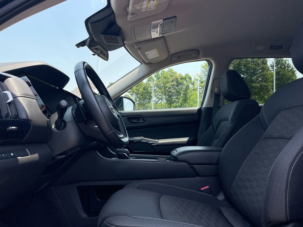 Used 2024 Nissan Pathfinder SV image 9