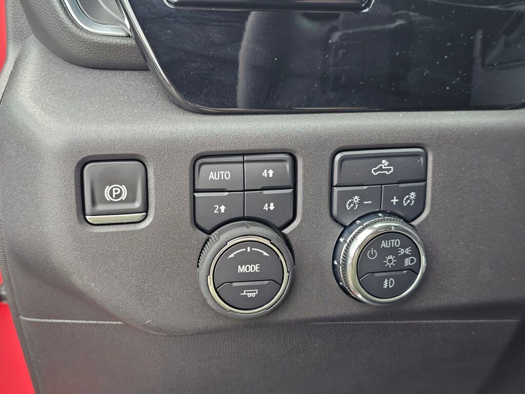 Used 2024 Chevrolet Silverado 1500 LT Trail Boss w/ Convenience Package II AWD/4WD image 33