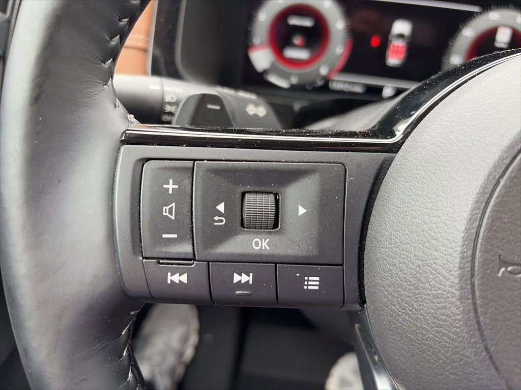 Used 2025 Nissan Pathfinder Platinum w/ Cargo Package image 15