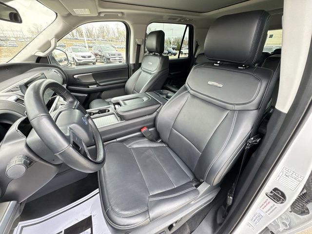 Used 2025 Ford Expedition Platinum image 12