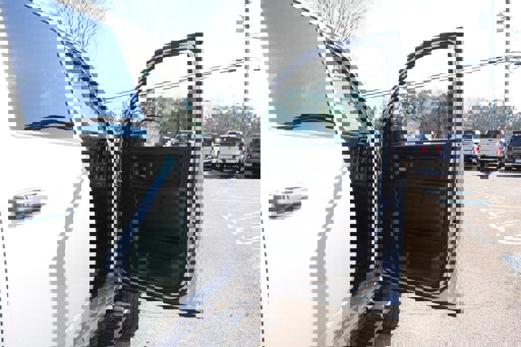 Used 2018 RAM 2500 Tradesman w/ Chrome Appearance Group image 28