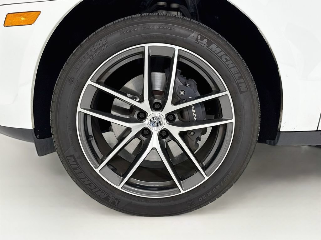 Certified 2025 Porsche Macan AWD/4WD image 11