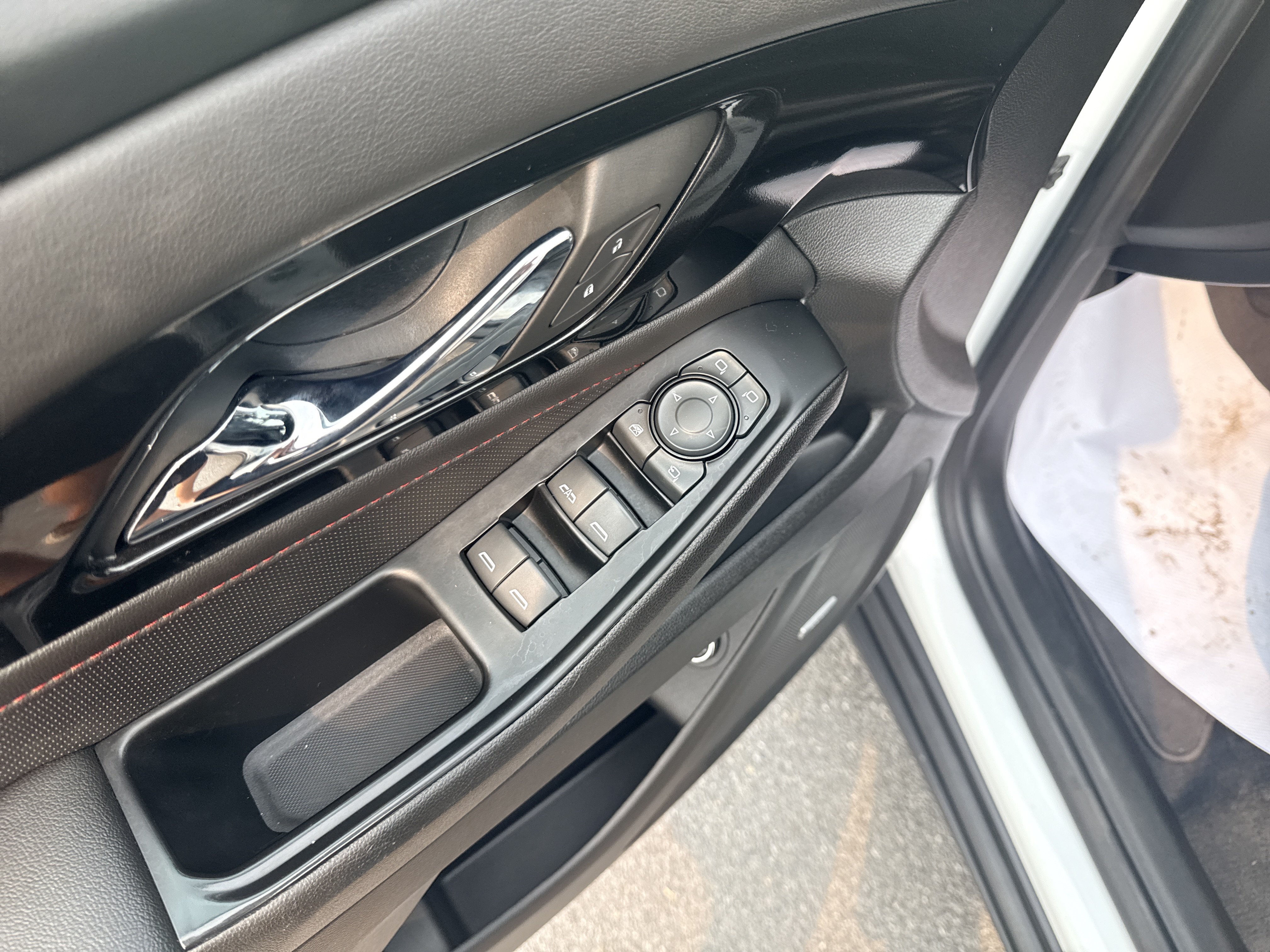 Used 2023 Chevrolet Traverse RS AWD/4WD image 19