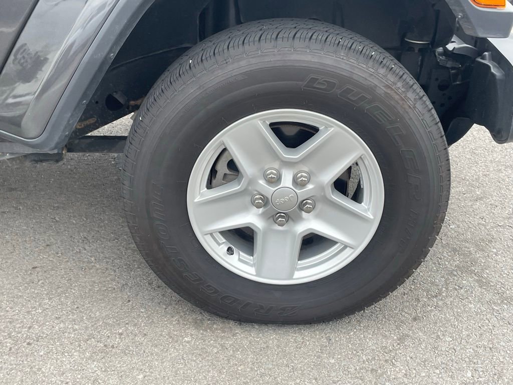 Used 2021 Jeep Gladiator Sport image 32