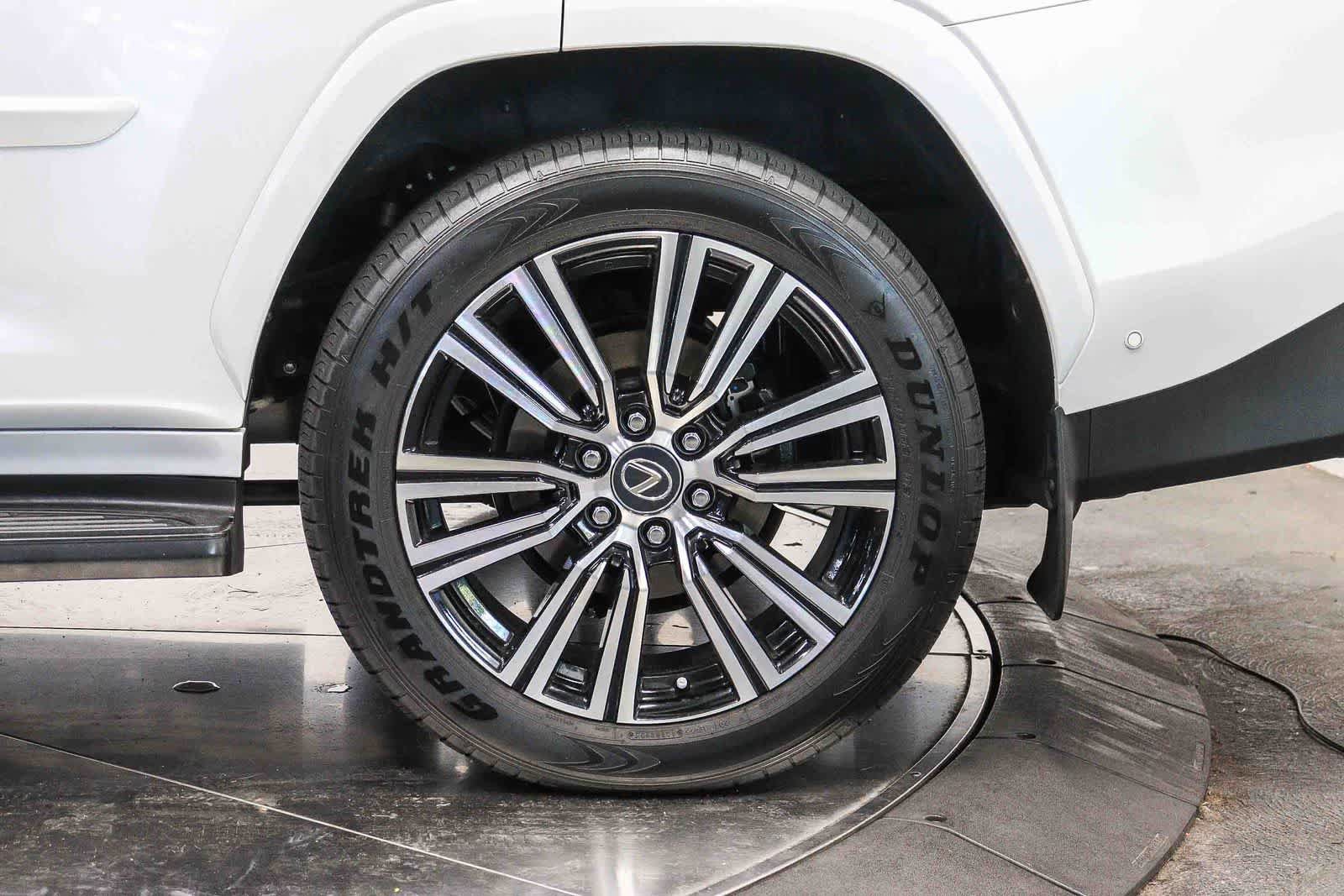 Certified 2025 Lexus LX 700h Luxury AWD/4WD image 11