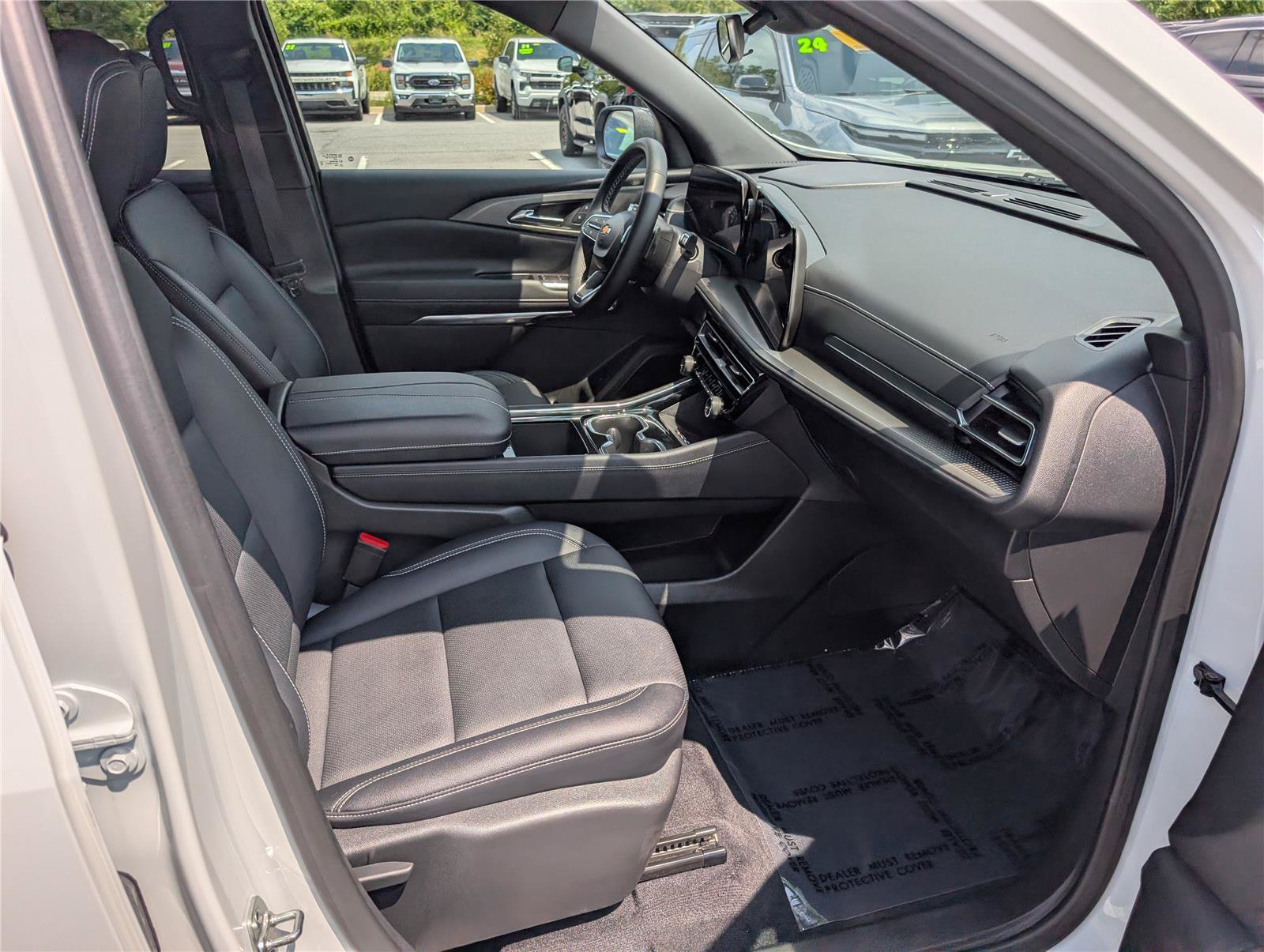 Used 2025 Chevrolet Traverse LT FWD image 10