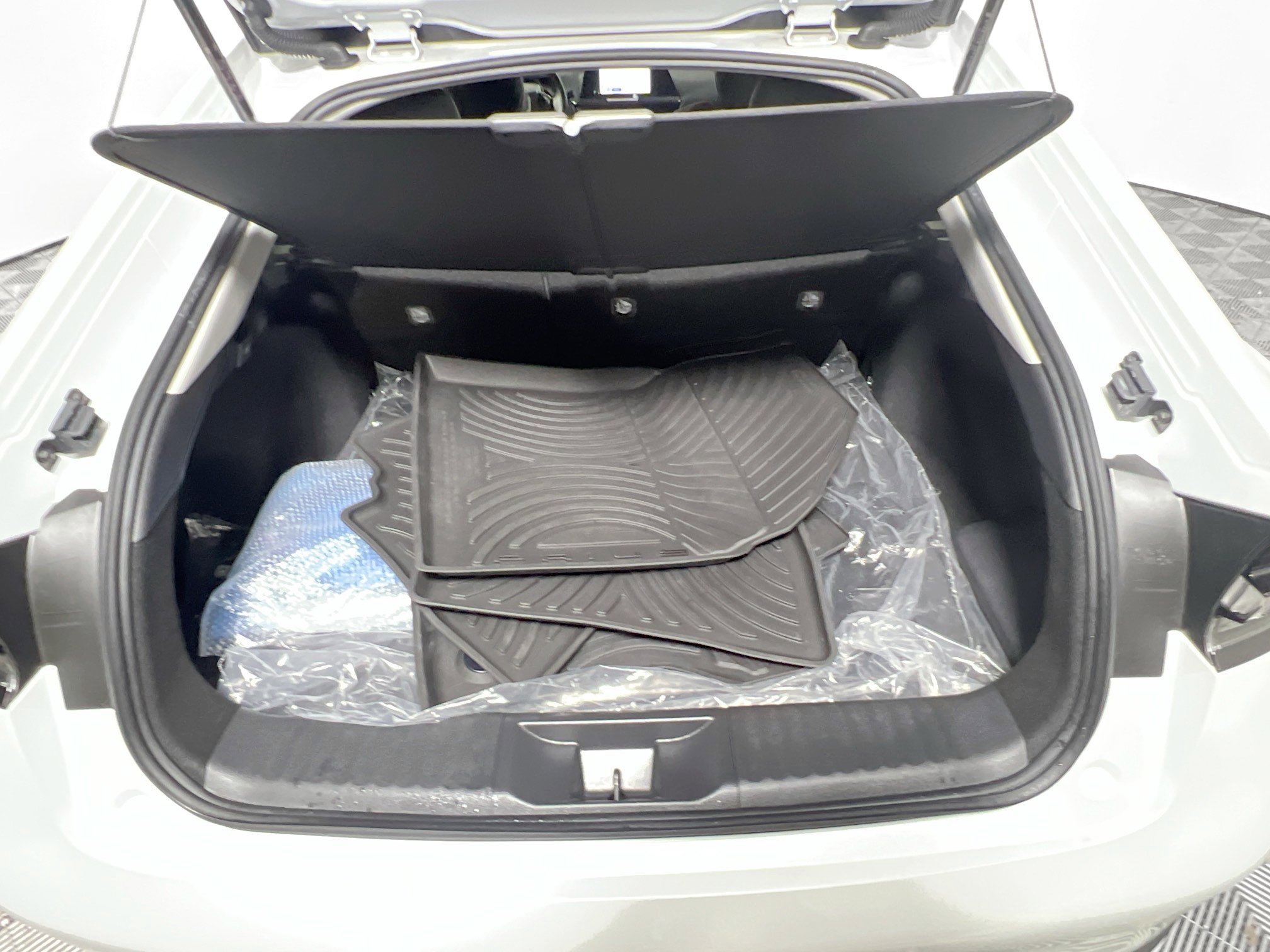 Used 2025 Toyota Prius Plug-In Hybrid FWD image 34