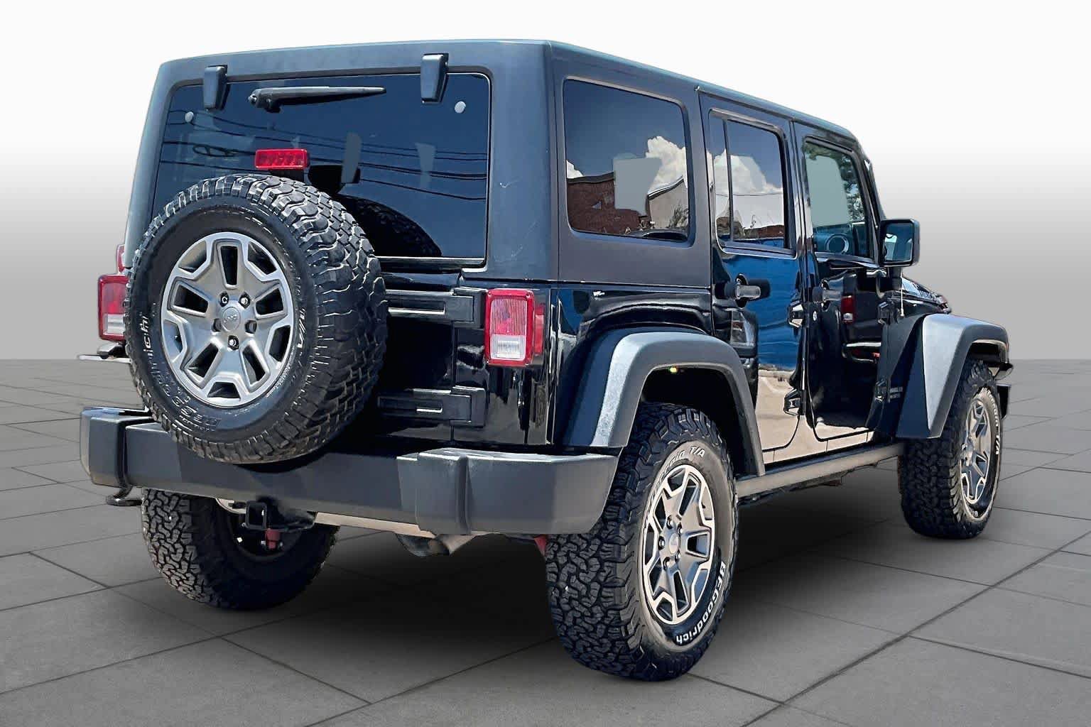 Used 2014 Jeep Wrangler Unlimited Rubicon w/ Connectivity Group AWD/4WD image 12