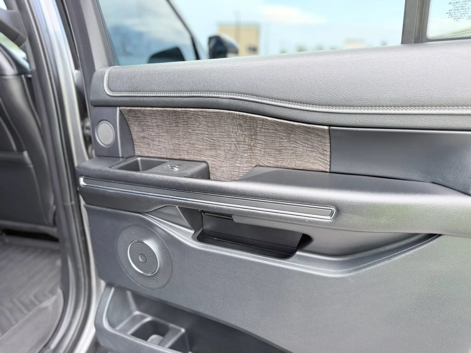 Used 2020 Ford Expedition Max Limited RWD image 35