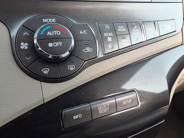 Used 2013 Toyota Sienna LE w/ Towing Pkg image 33