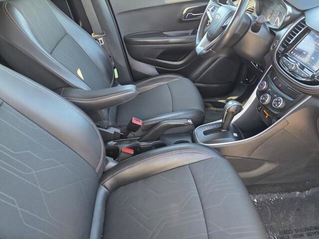 Used 2022 Chevrolet Trax LT w/ LT Convenience Package image 31