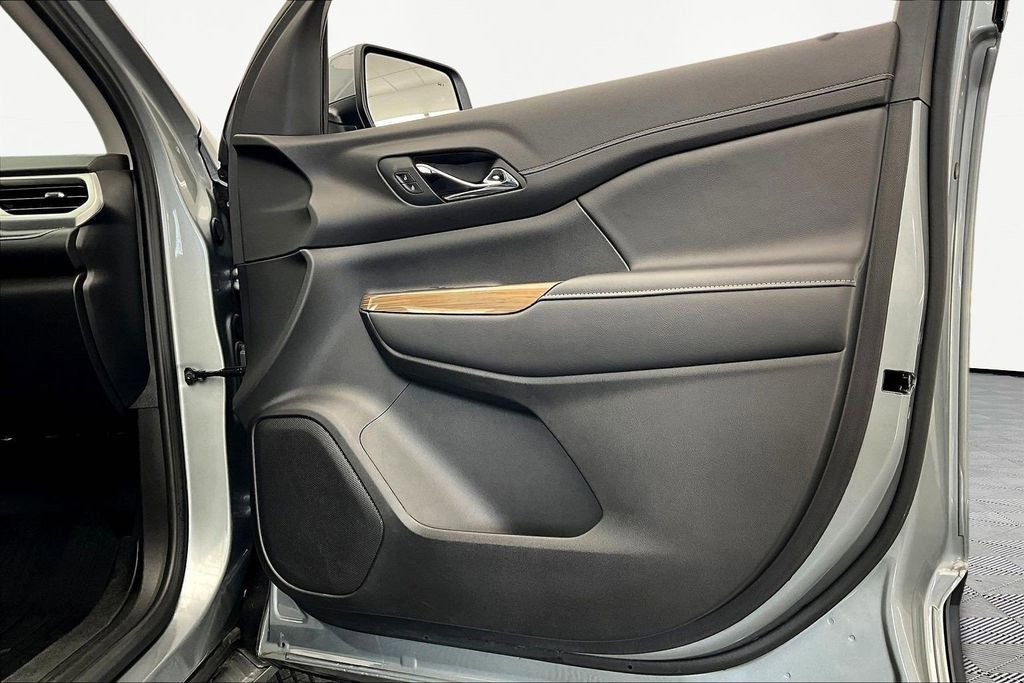 Used 2023 GMC Acadia SLE w/ Driver Convenience Package image 24