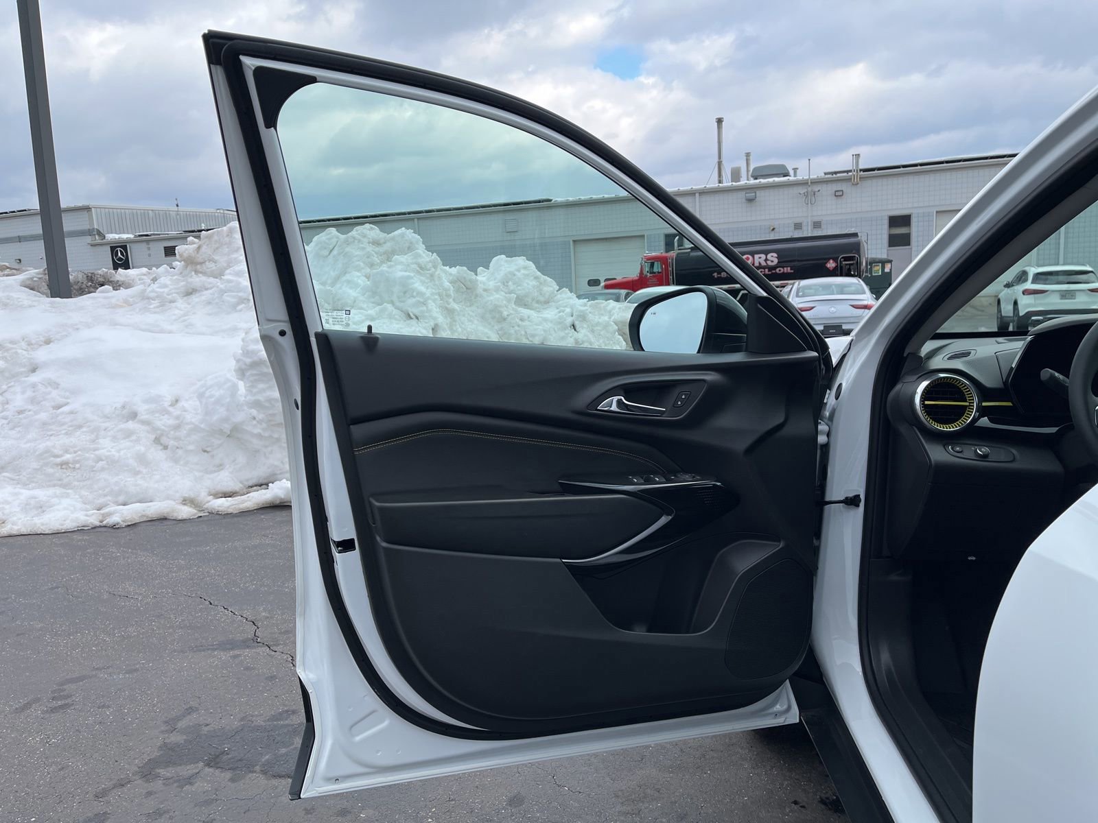 New 2026 Chevrolet Trax ACTIV w/ Sunroof Package image 13