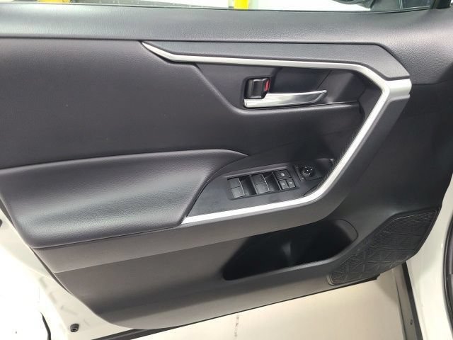 Used 2024 Toyota RAV4 XLE AWD/4WD image 18