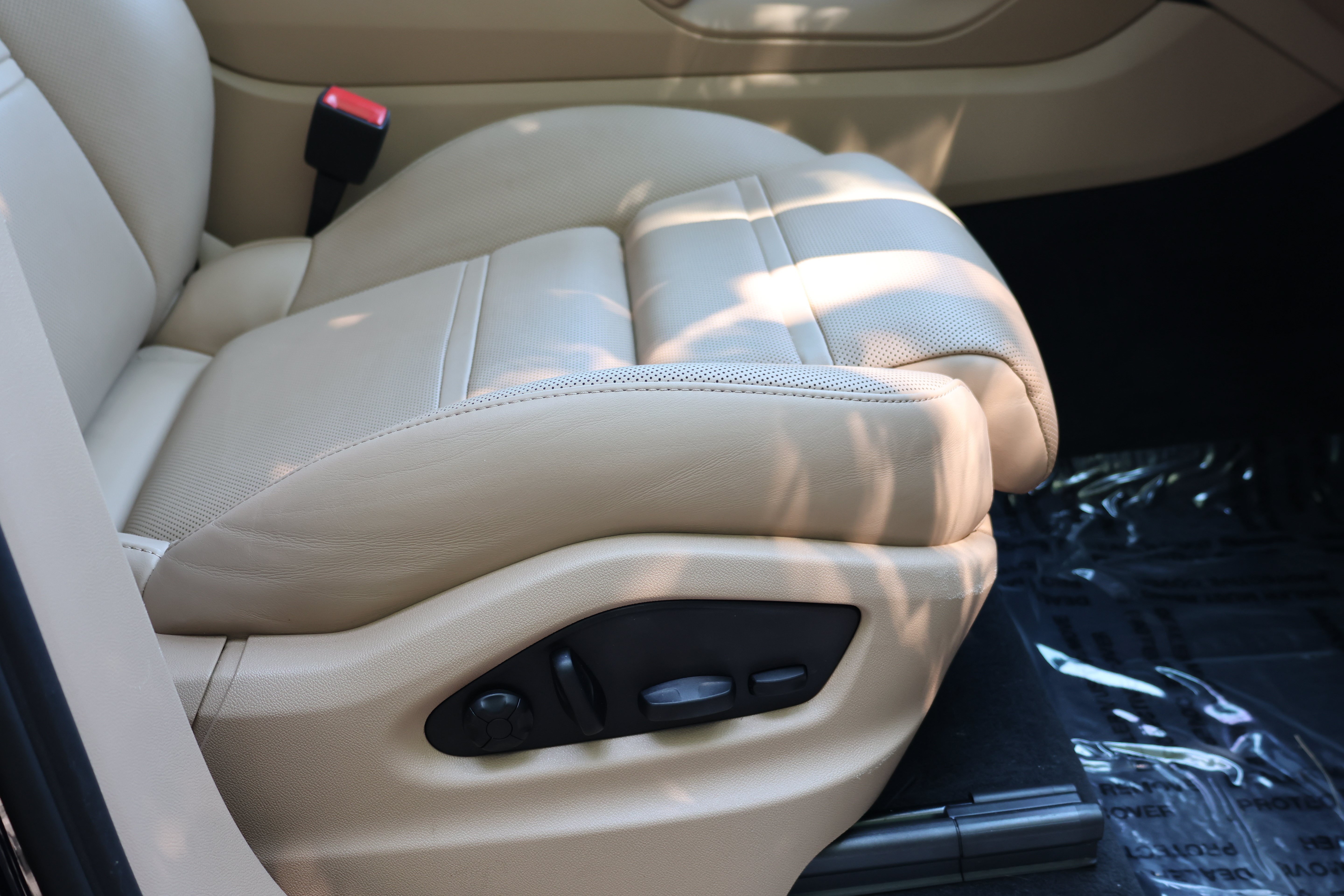 Used 2023 Porsche Cayenne Platinum Edition AWD/4WD image 37