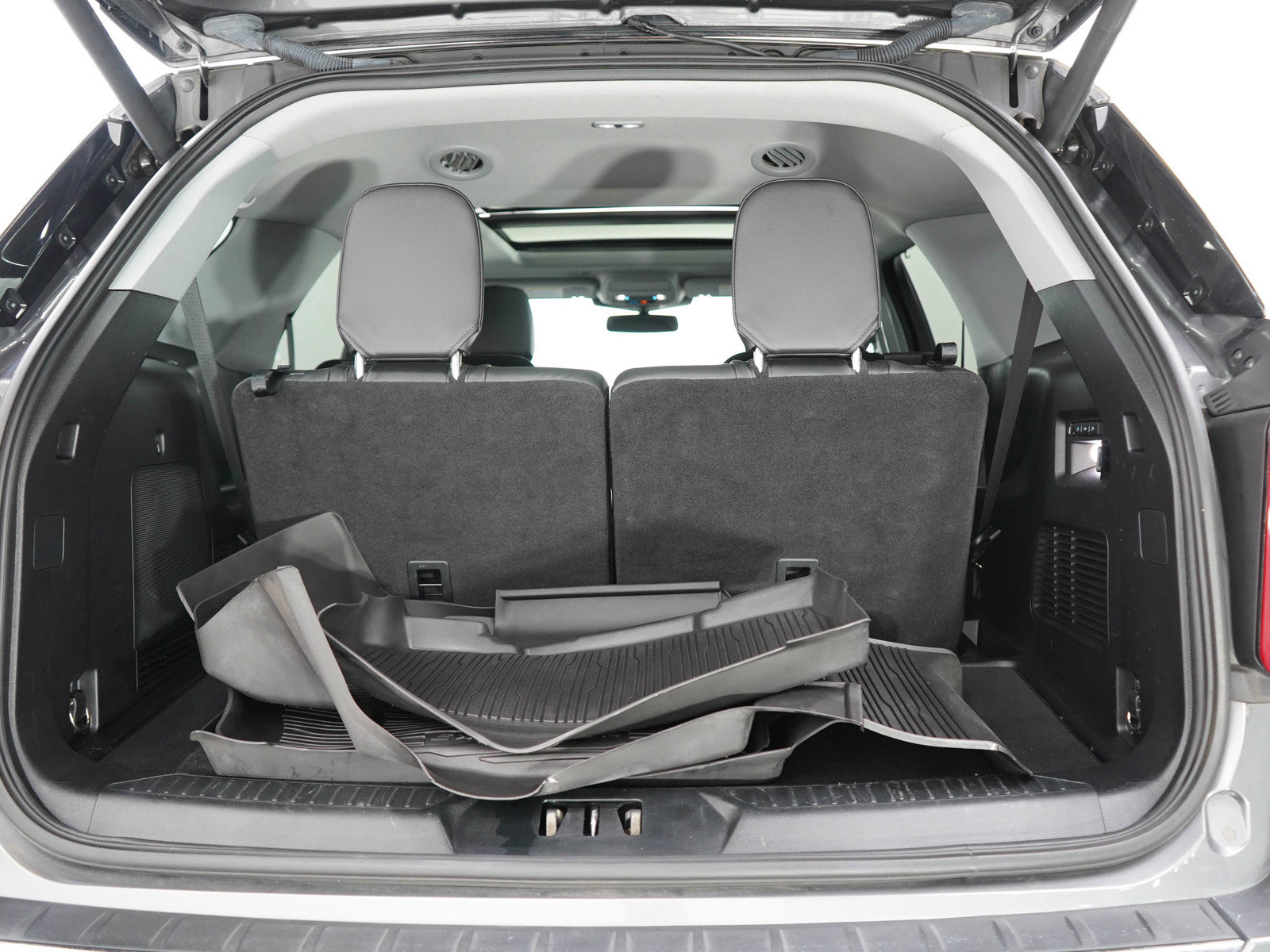 Used 2021 Ford Explorer Limited w/ Equipment Group 301A AWD/4WD image 18