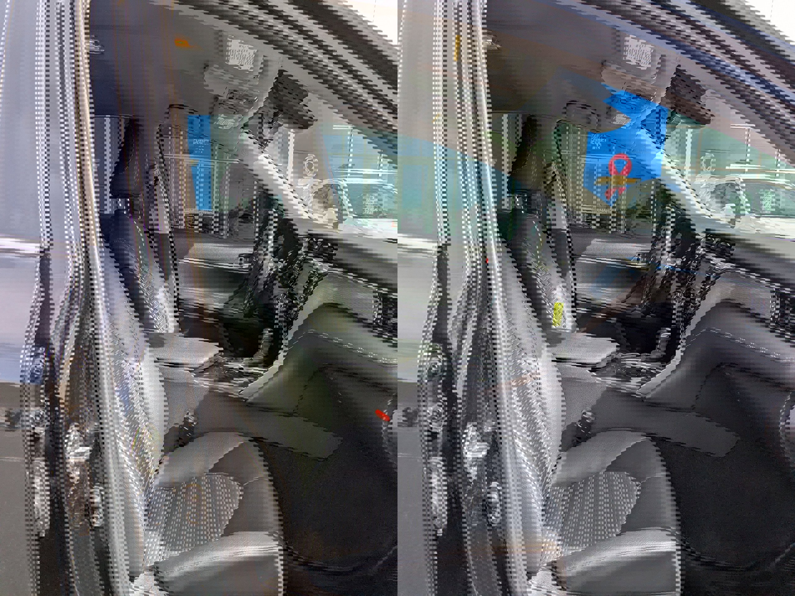 Used 2020 Toyota Camry SE w/ Cold Weather Package image 39