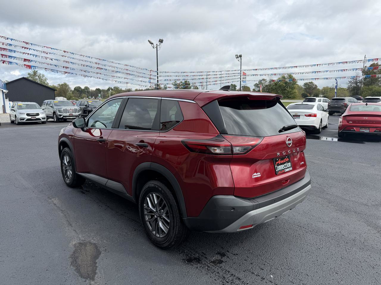 Used 2023 Nissan Rogue S AWD/4WD image 7