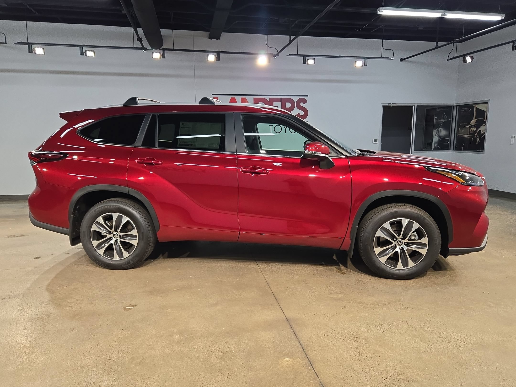 New 2026 Toyota Highlander XLE AWD/4WD image 8