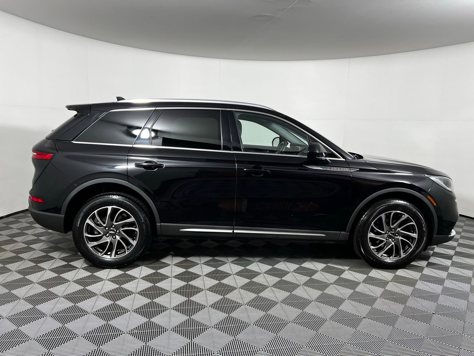 Used 2020 Lincoln Corsair AWD w/ Equipment Group 101A image 4