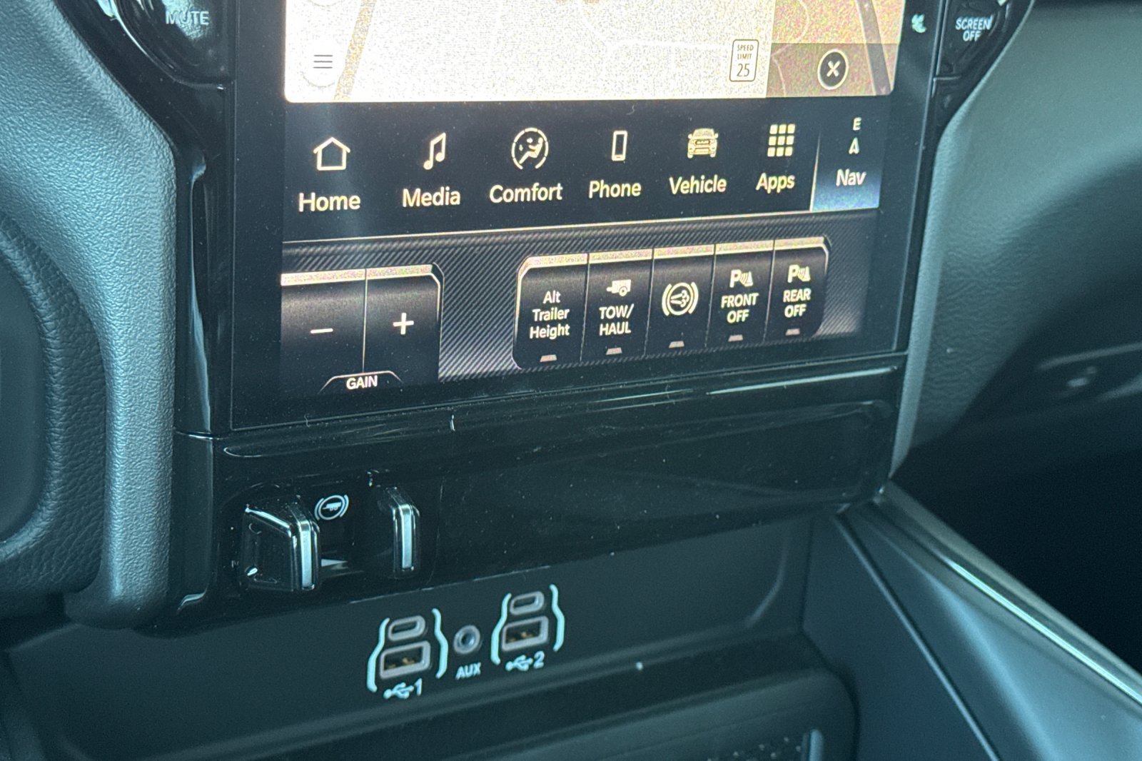 New 2026 RAM 2500 Laramie AWD/4WD image 19