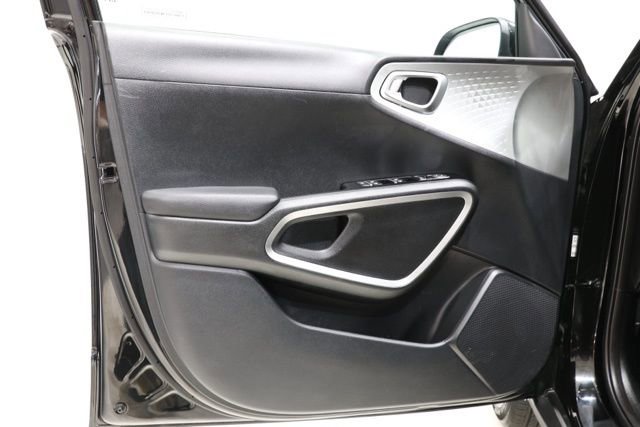 Used 2025 Kia Soul LX FWD image 18