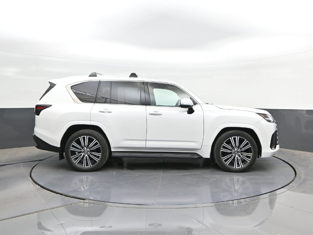 Used 2025 Lexus LX 600 4WD w/ Luxury Package image 24