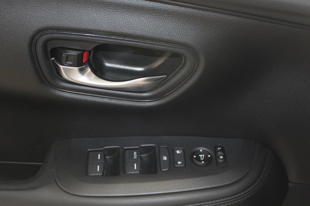 Used 2024 Honda HR-V LX image 6