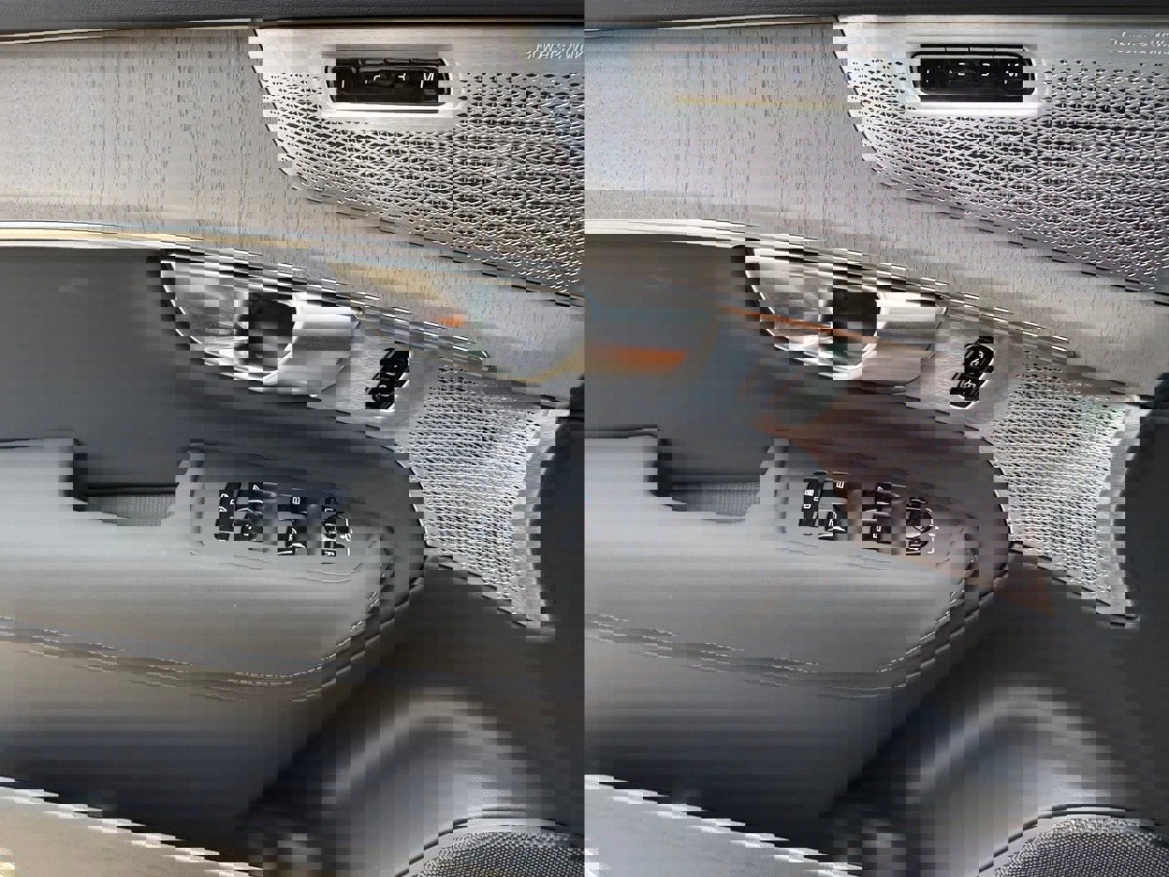 New 2026 Volvo XC90 B6 Ultra w/ Lounge Package image 16