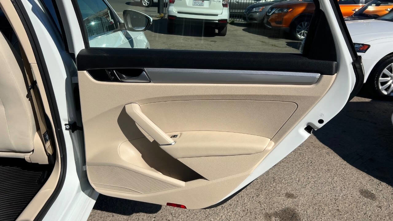 Used 2017 Volkswagen Passat 1.8T S image 21