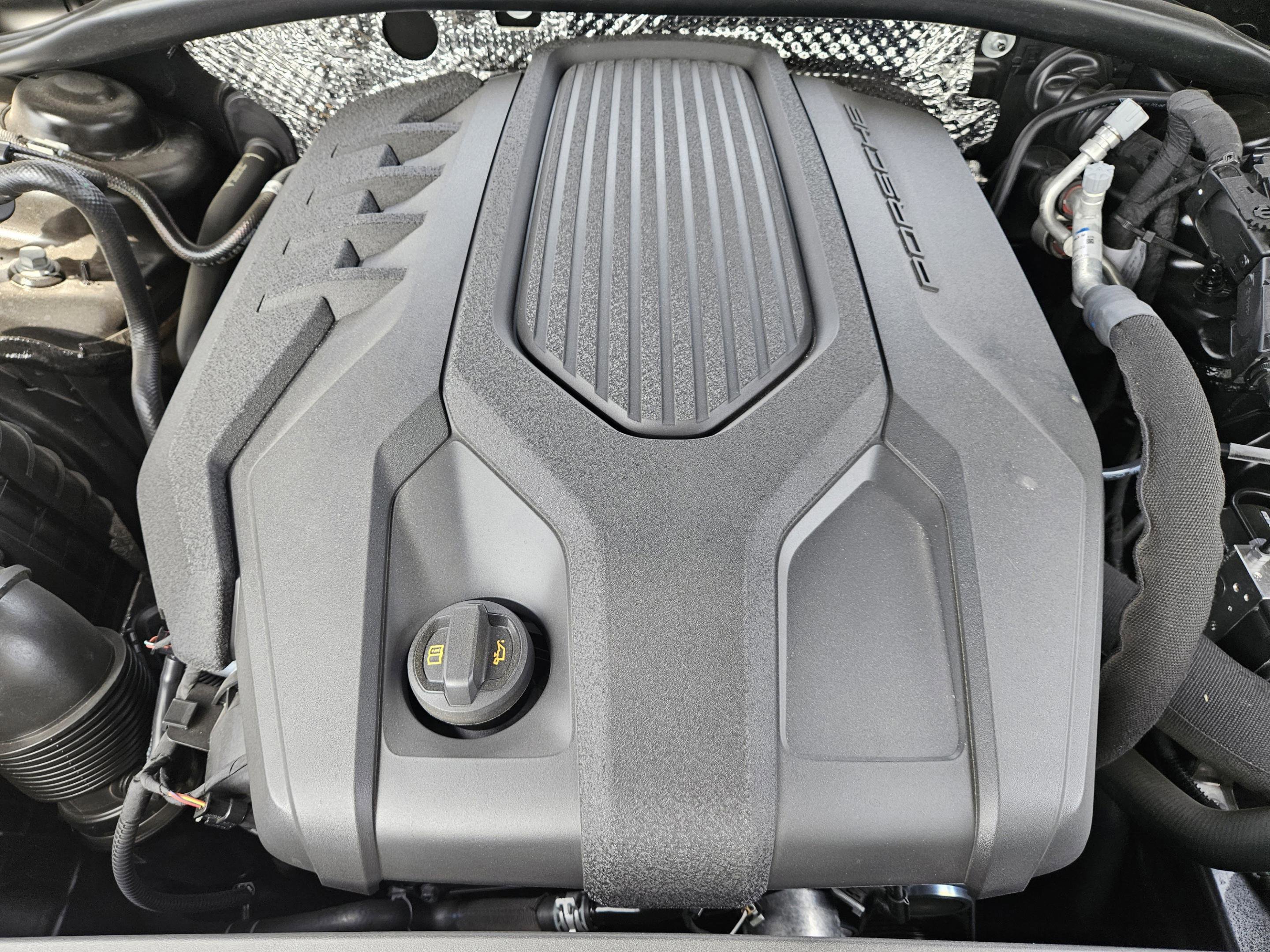 Certified 2026 Porsche Macan AWD/4WD image 30