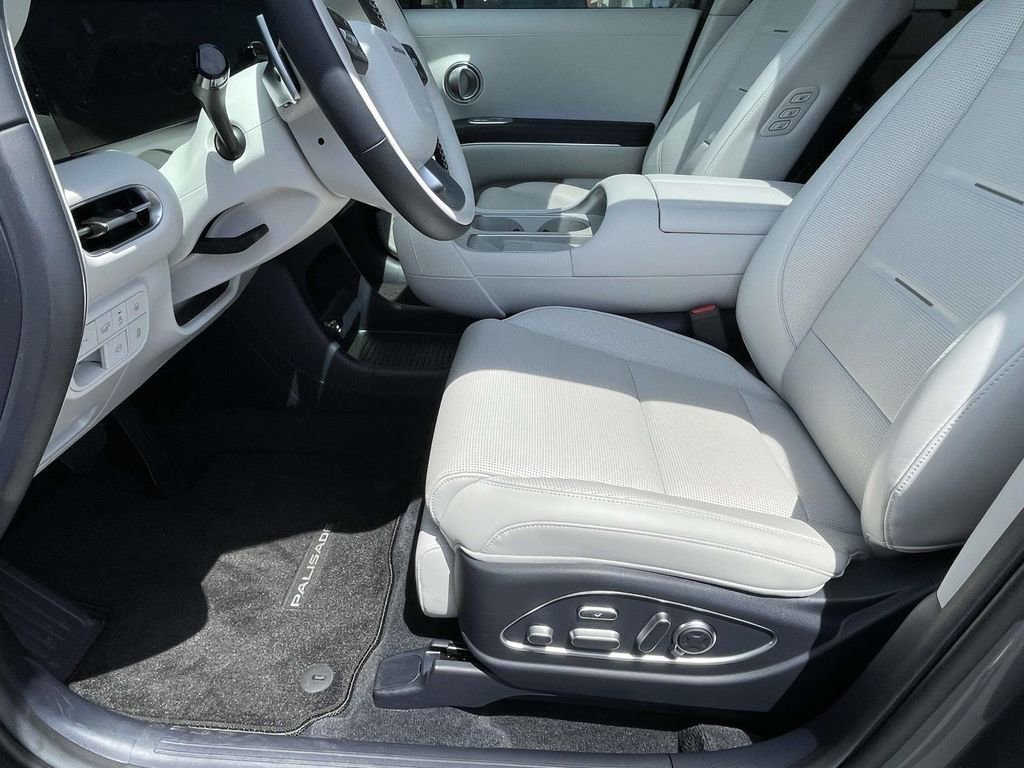 Used 2026 Hyundai Palisade Calligraphy FWD image 16