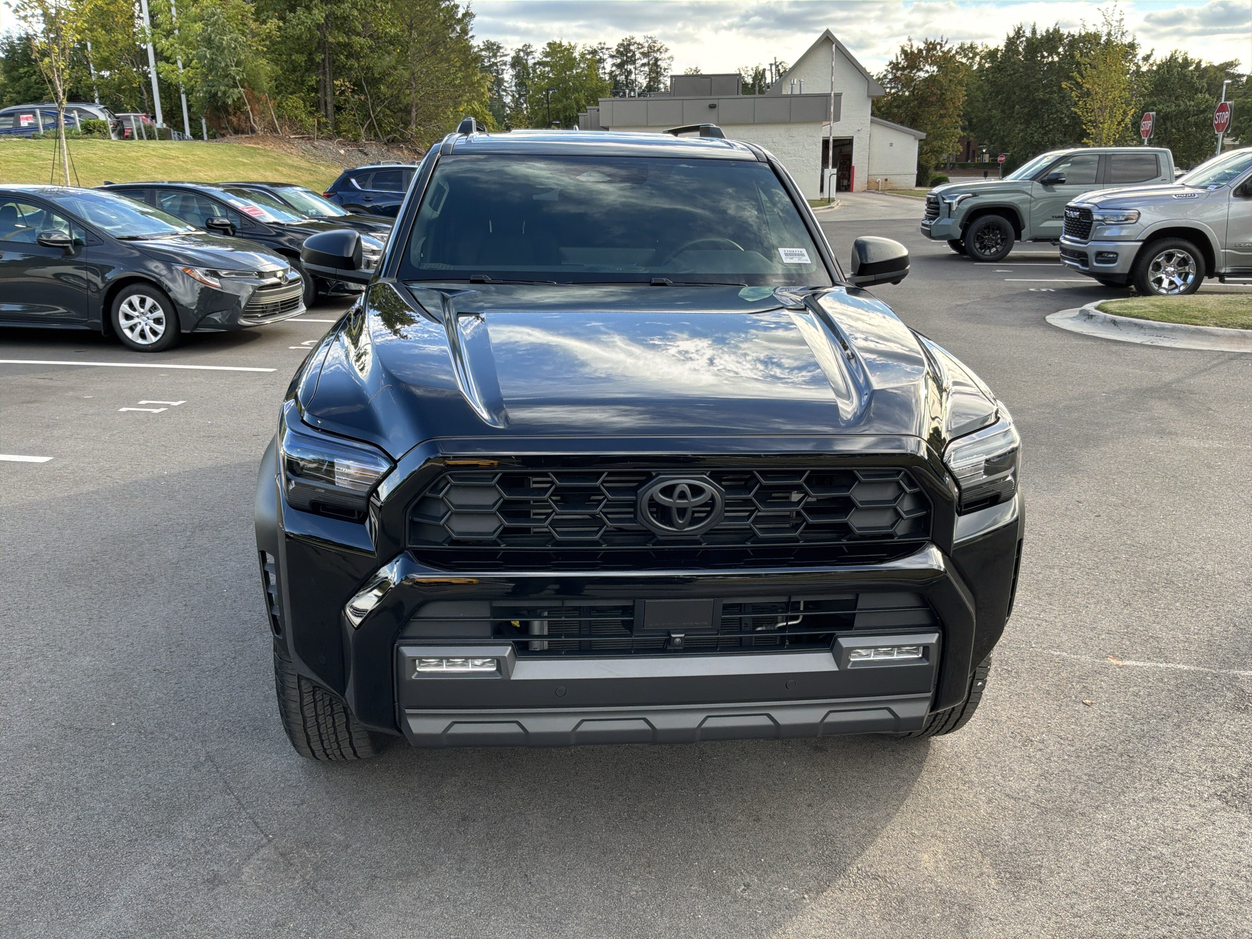 Used 2025 Toyota 4Runner TRD Off-Road Premium AWD/4WD image 3
