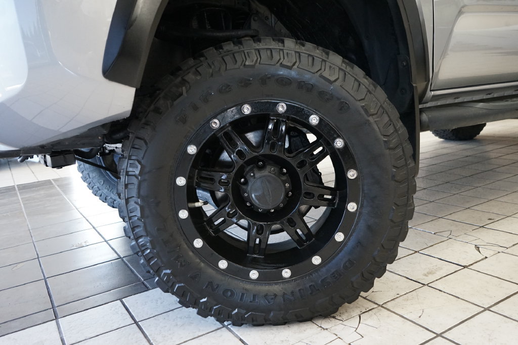 Used 2018 Toyota Tacoma TRD Off-Road w/ Technology Package AWD/4WD image 50
